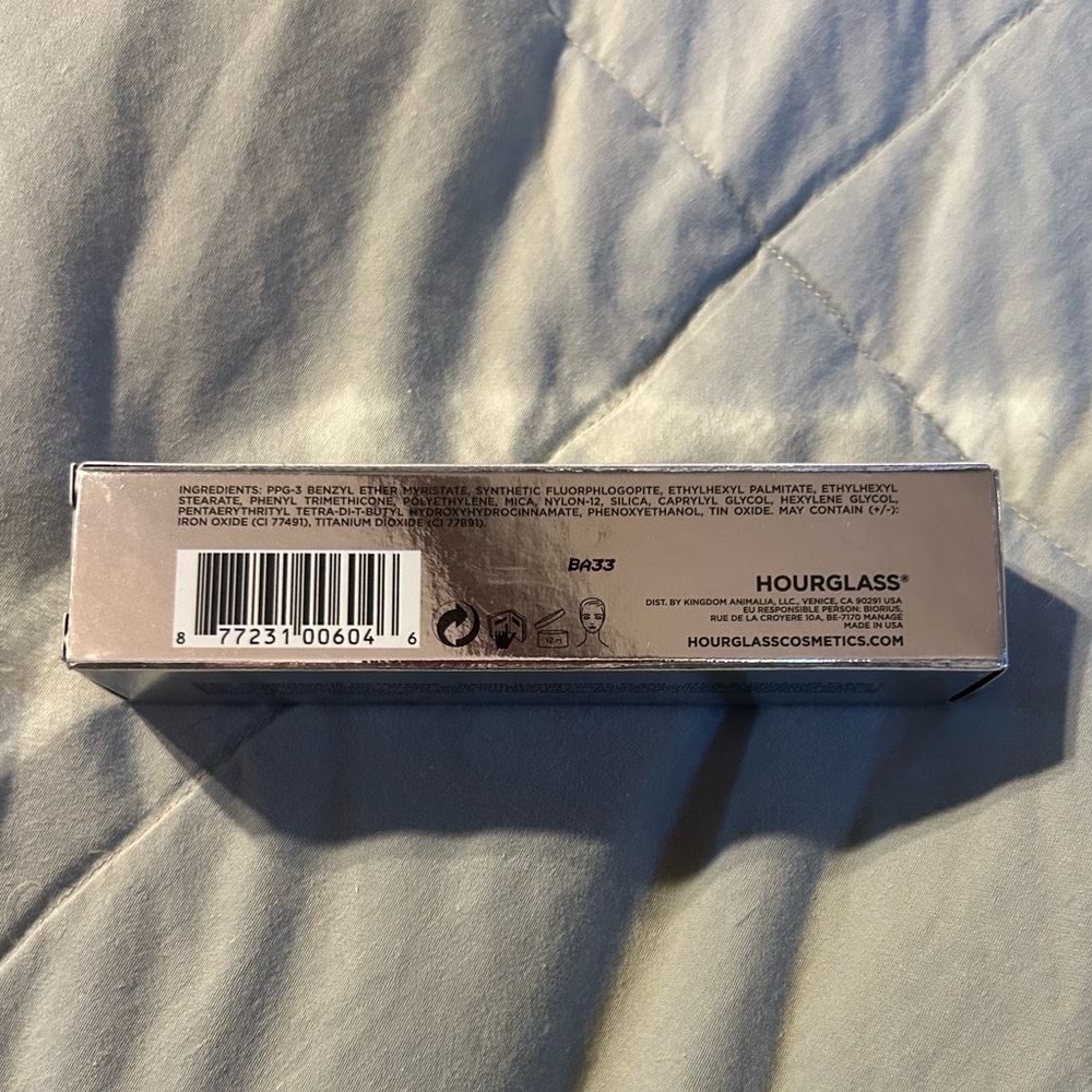 Hourglass Vanish Flash Highlighting Stick in Rose Gold Flash - Picture 4 of 7